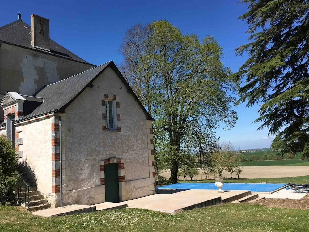 Mansion With all Modern Comforts, Swimming Pool, Large Garden and Stunning Views