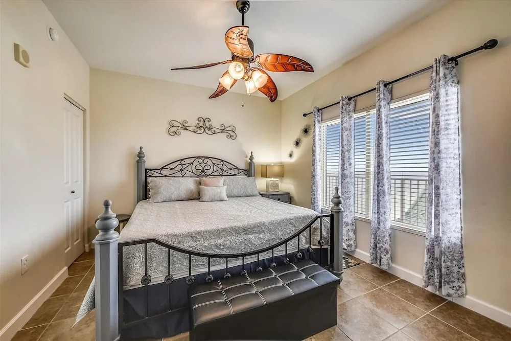 Shores of Panama 1704 - 2 Bedroom + Bunk Room . Updated! Res. Parking 2 Condo by RedAwning