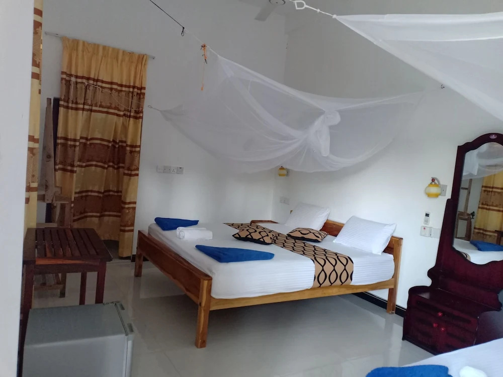 SURF & SAND Hotel Arugambay
