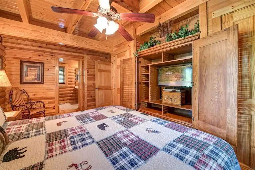 Natural Beauty 2 Bedroom Home with Hot Tub