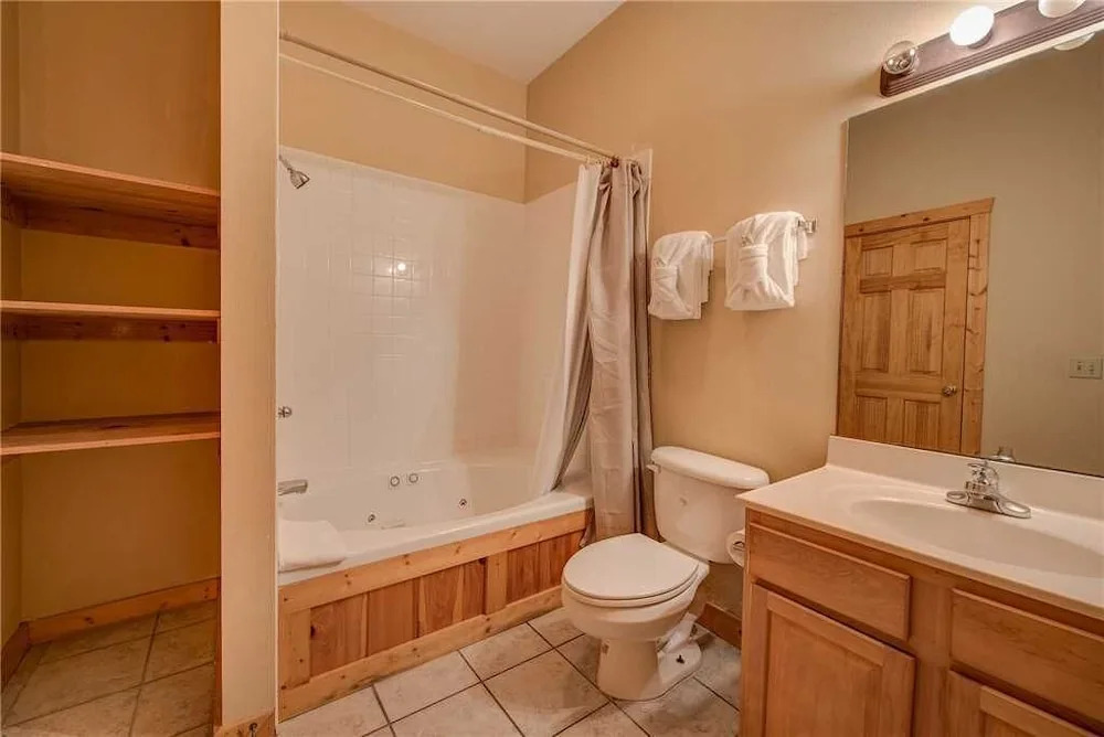 Bear Hyde 3 Bedroom Home with Hot Tub