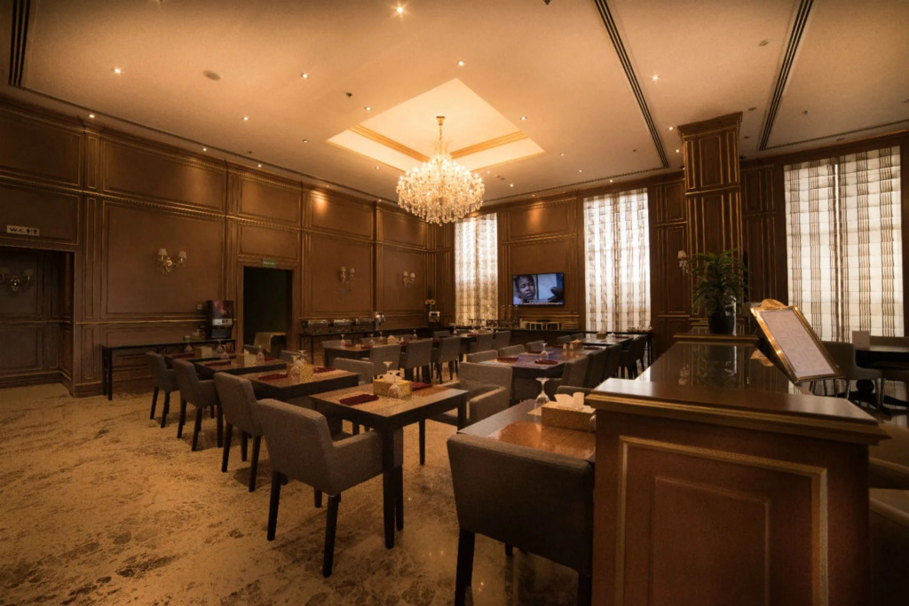 Strato Hotel By Warwick