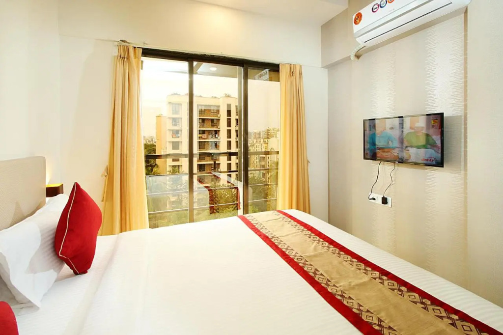 Mumbai House Luxury Apartments, Santacruz East