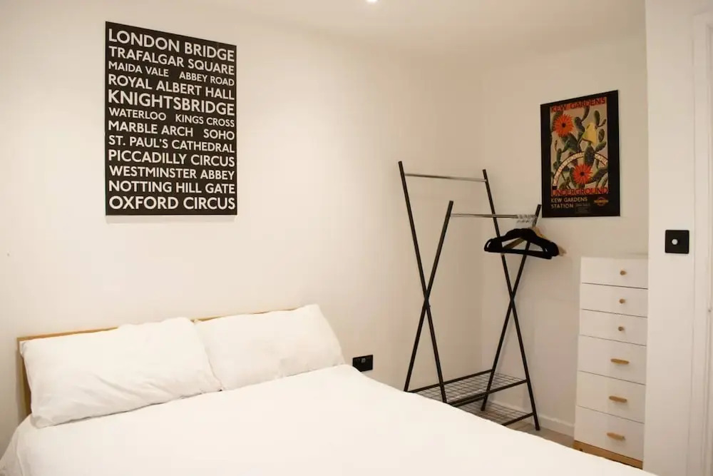 Sunny 1 Bedroom Apartment In Fun Neighbourhood