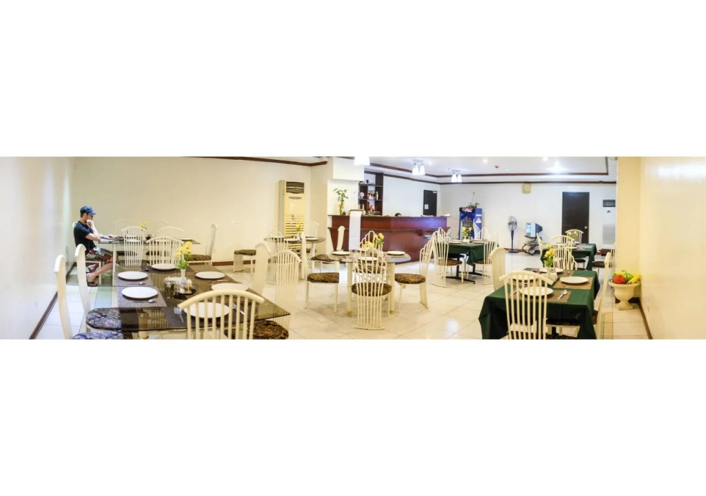 Crowne Garden Hotel