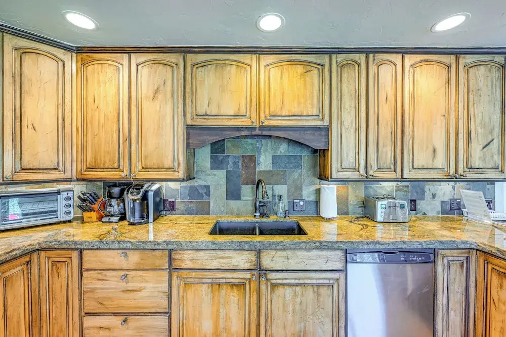 Duplex in Quiet Family Neighborhood 1 Mi to Skiing
