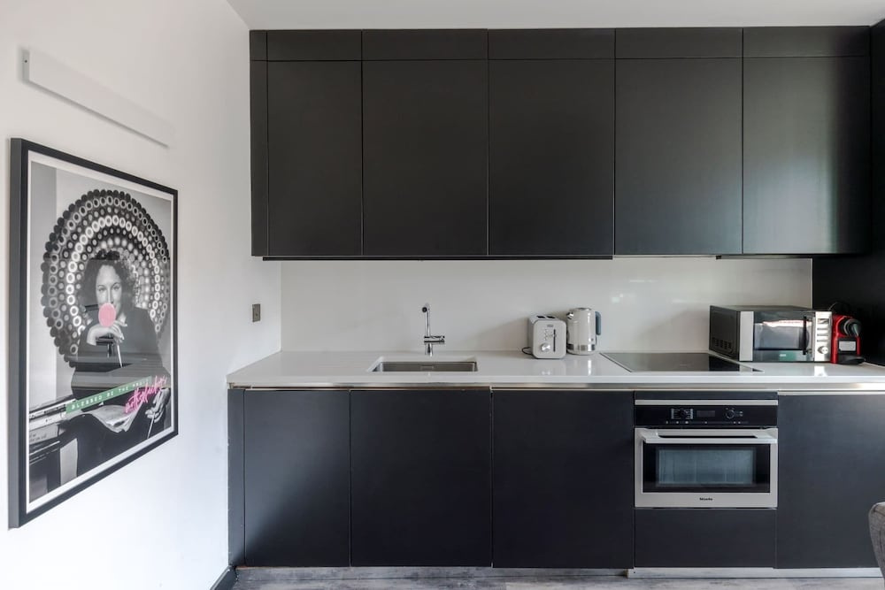 The Slaycation Crib: Stylish London Retreat By