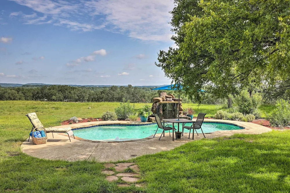 Cozy Spring Branch Cottage in Hill Country!