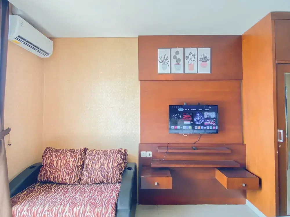 Warm Wood Accents Studio At Mangga Dua Apartment
