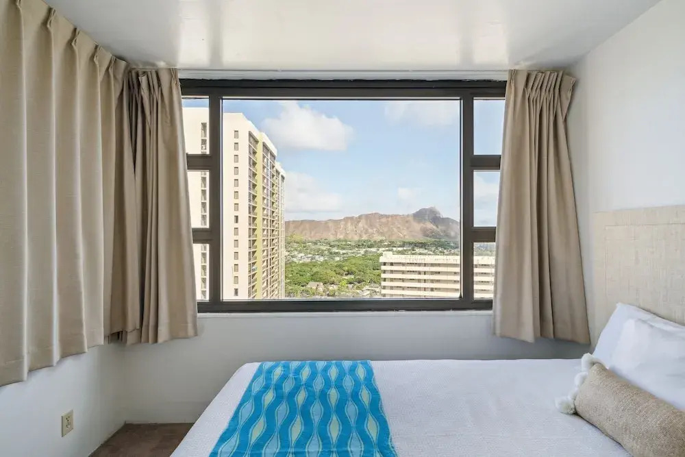 Tower 1 Suite 3007 - QQS