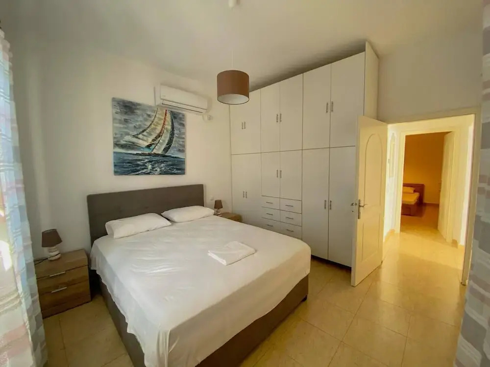 Antonis House