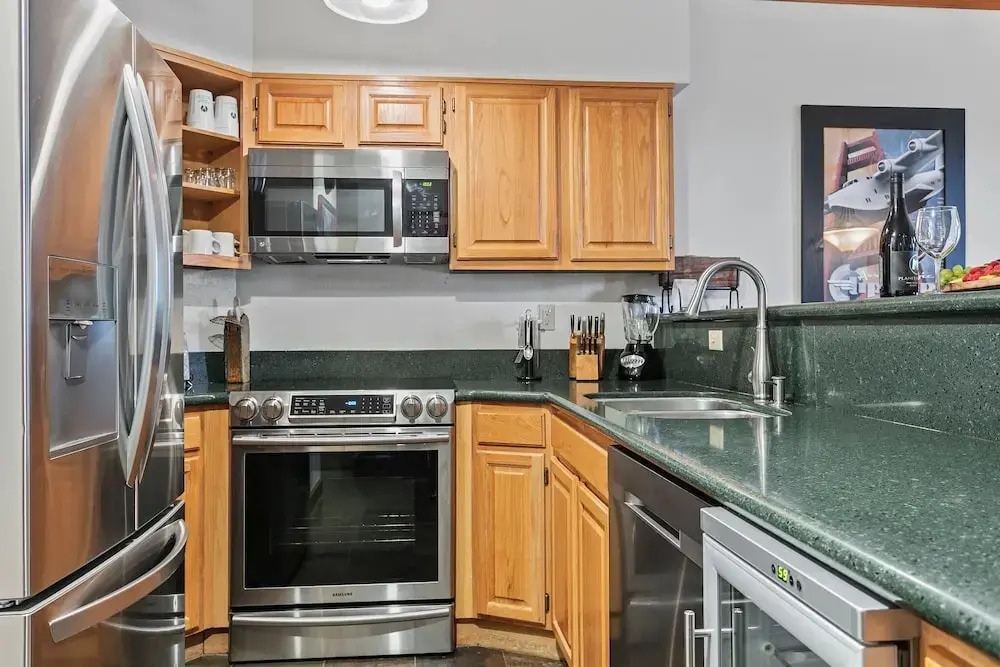Powder Run at Deer Valley Resort - Two Bedroom Condo with Hot Tub #A12 2 Condo