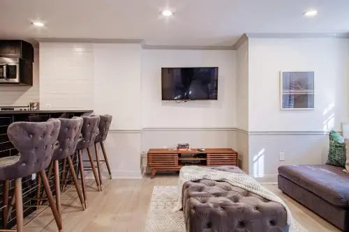 Cheery 1-BR in the of Shaw 2 blocks to subway