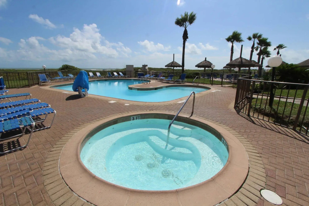 Royale Beach and Tennis Club