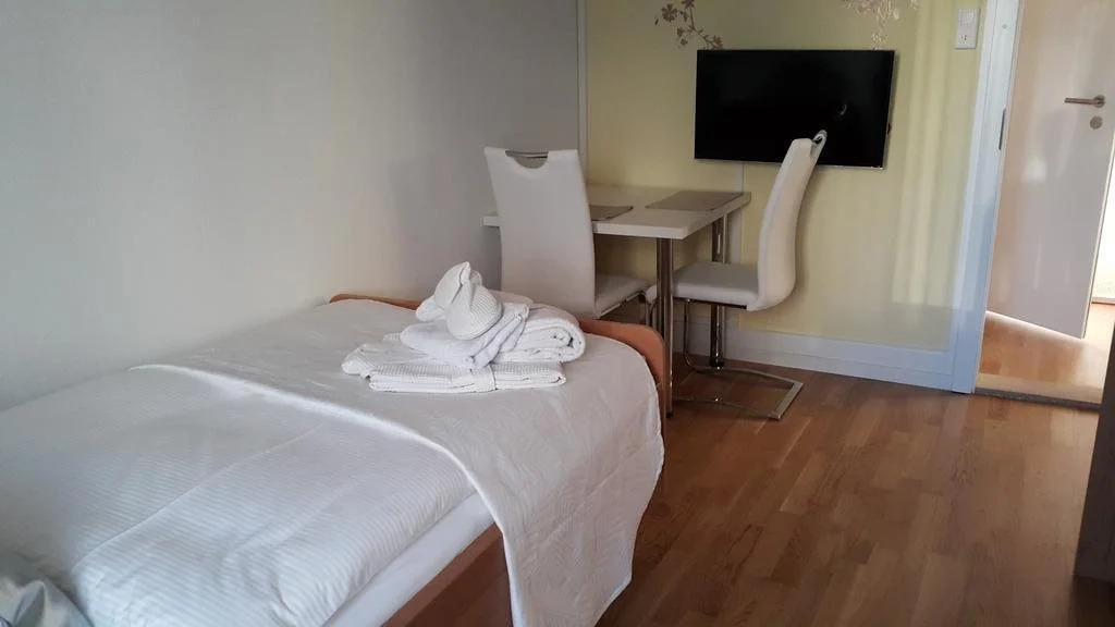 Residence Serviced House