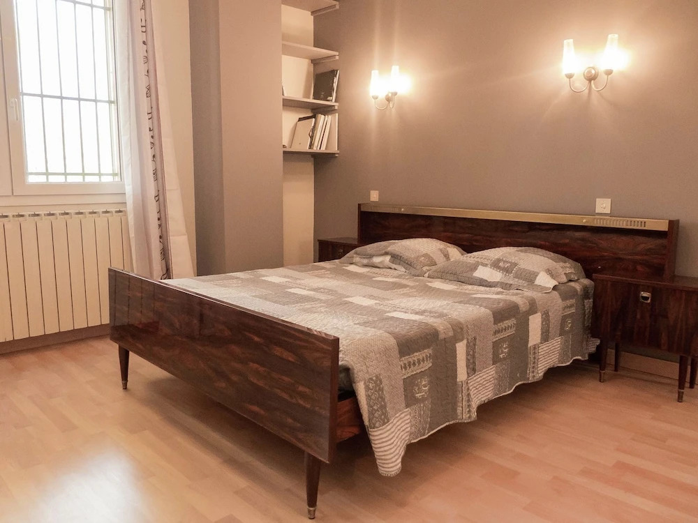 Attractive Villa in Roquemaure With Swimming Pool