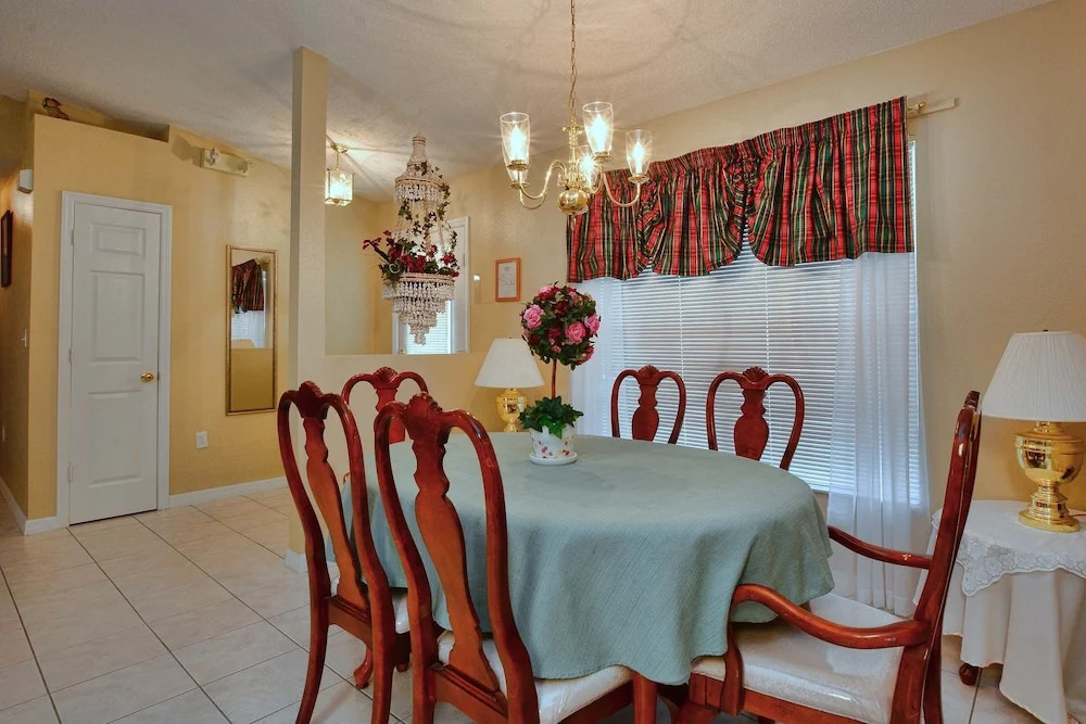 Greater Groves 3 Bedroom House w Pool - 5205GG