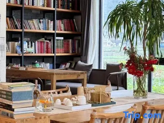 Xingyi Wanfeng Linyi Boutique Inn (Wanfenglin Baguatian Attractions)