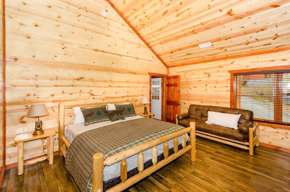 SmokyStays 6 BR Cabin w Indoor Heated Pool