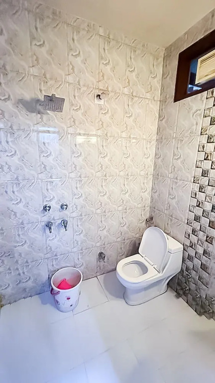 Roomshala 142 Bed Chamber South ex
