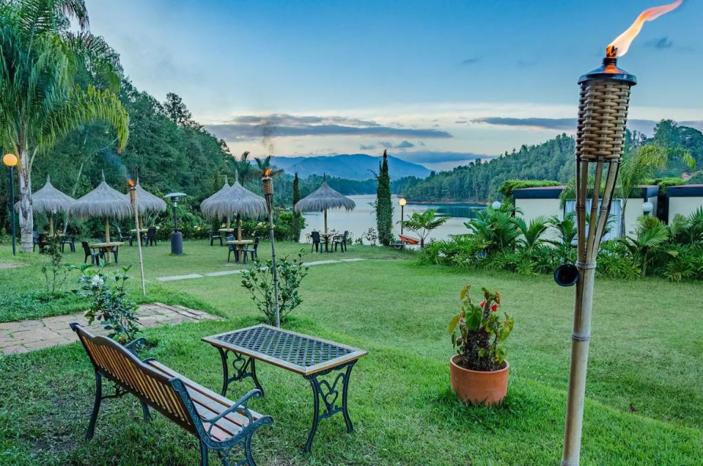 Hotel Pietrasanta Cabañas frente a la Represa Peñol Guatape