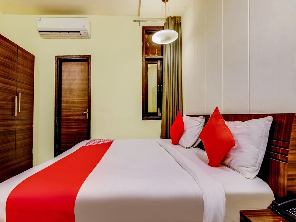 OYO Townhouse 281 Harsh Vihar Near M2K Cinemas Rohini
