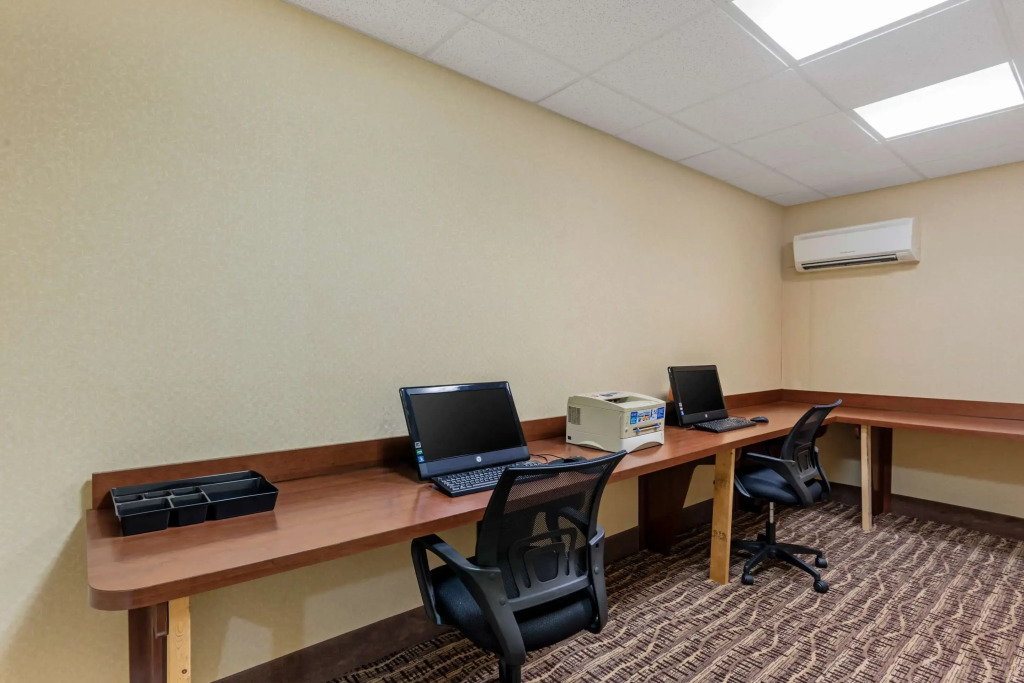 Comfort Inn & Suites Dover near Speedway