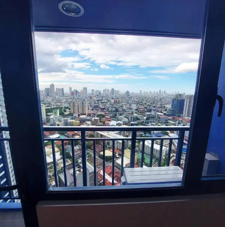 Fully Furnished 1 Bedroom at SMDC Air Residence with Balcony City View