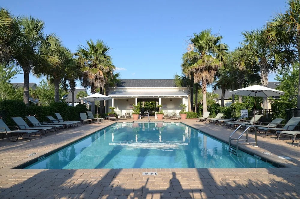 Artist's Getaway ~ Large Screened Porch ~ Golf Cart & PET Friendly
