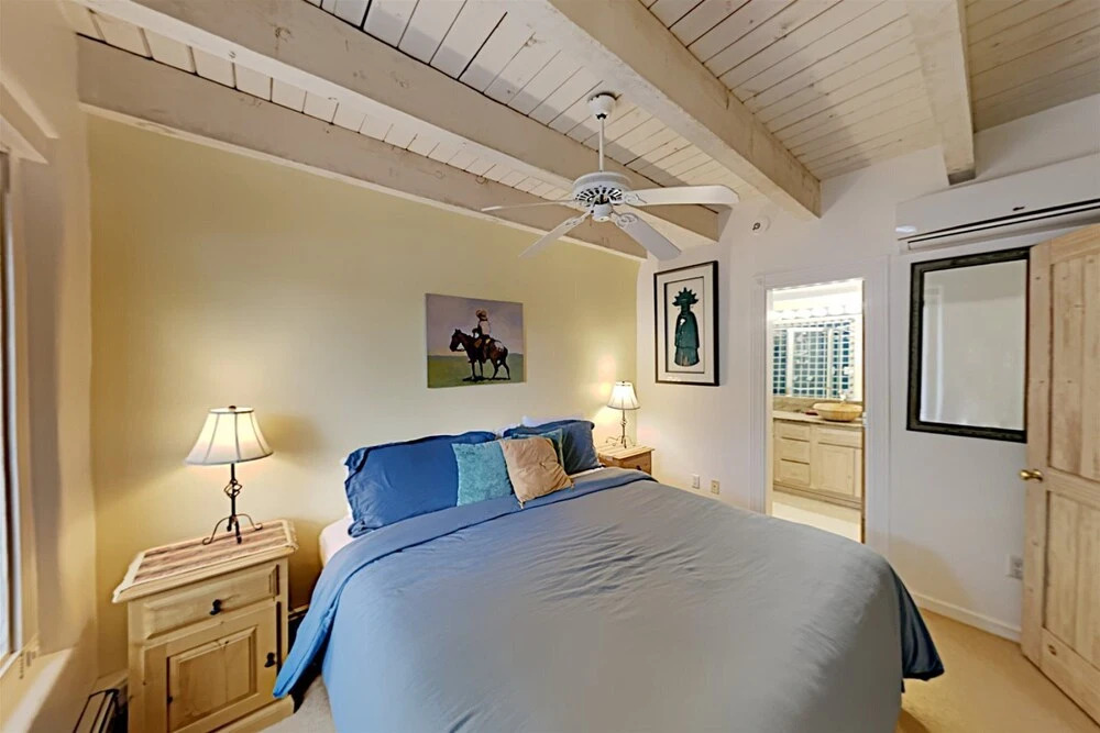Casa Monzon - Perfect Location, Bright and Sunny Interior