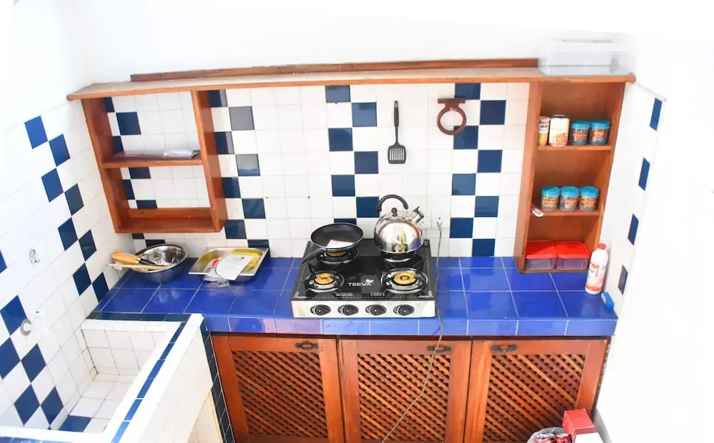 Ceylon Hostel - Colombo Int Airport