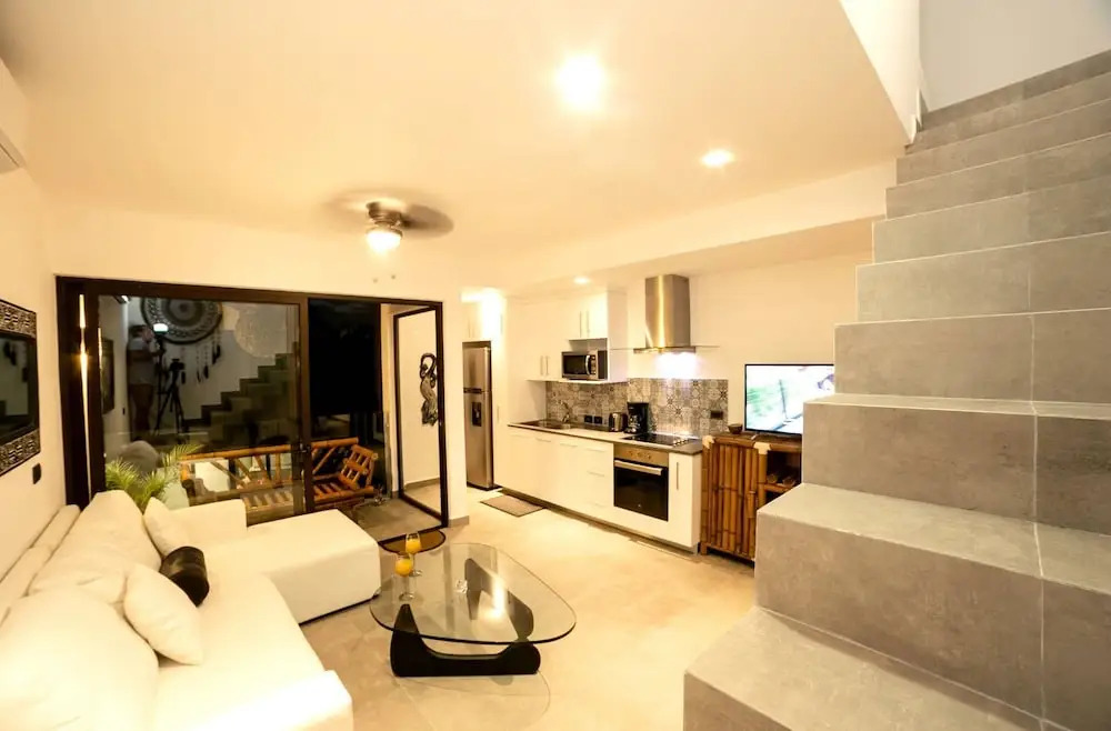 Beautiful Penthouse for 2 With Private Patio and Common Pool in the Building