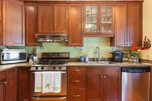 Beautiful, Quiet 3BR in Posh Kitsilano