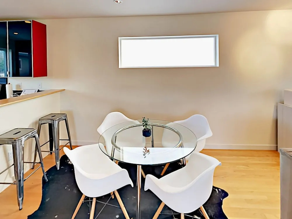 THE Seattle House a Modern Airy Urban Retreat by RedAwning