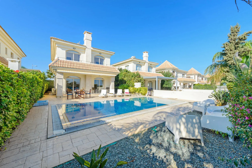 Ariadne Villa