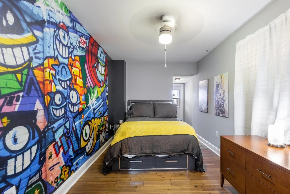 Historic Rowe House 2br 2.5ba Cityscape View 2 Bedroom Home by RedAwning