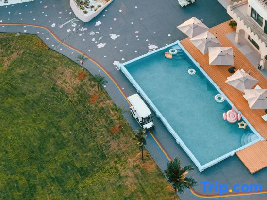 Platinum Whale Coastal Resort