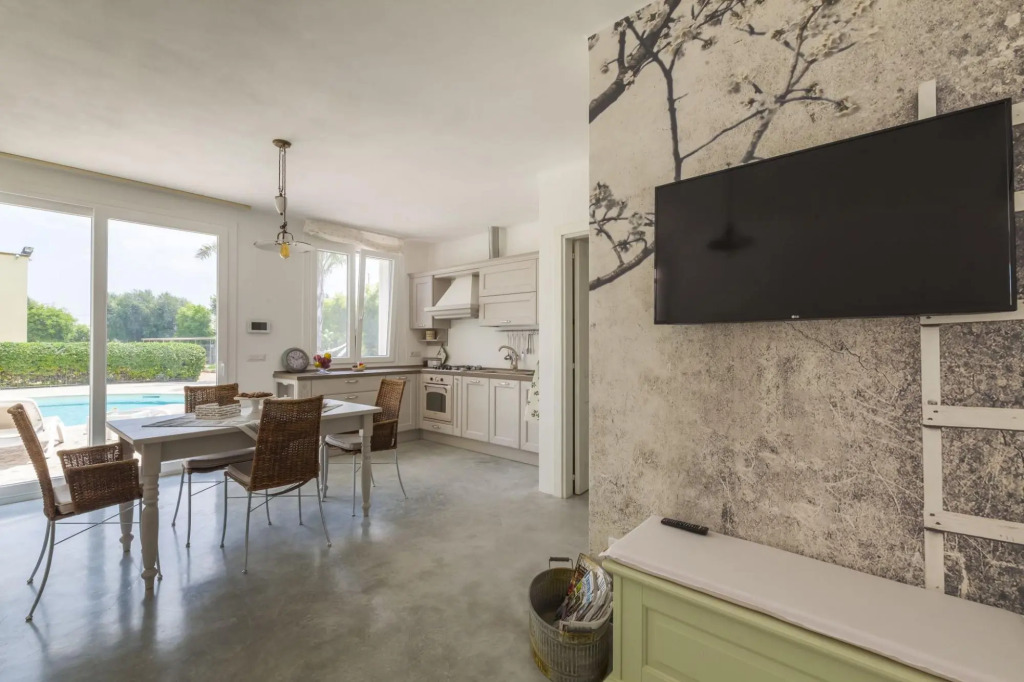 Charming house in a villa with pool and garden in Santa Caterina-Casina Greca