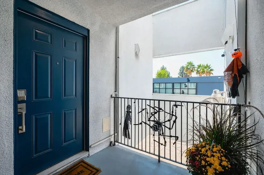 Foothills Oasis w Private Balcony Free Parking 3