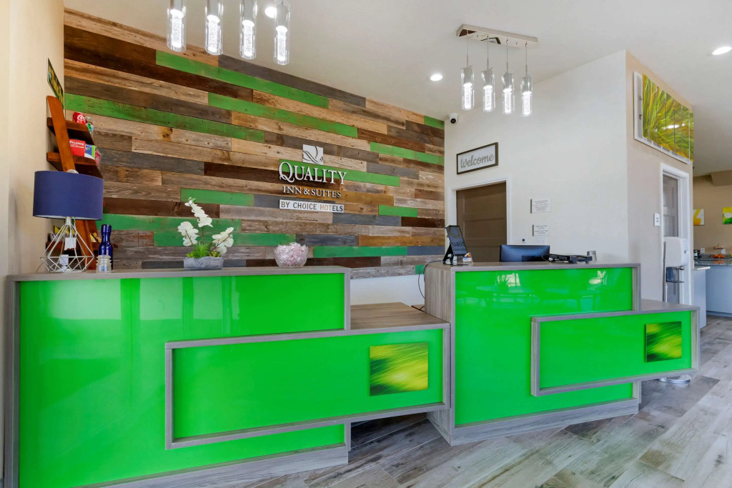 Quality Inn & Suites Elgin