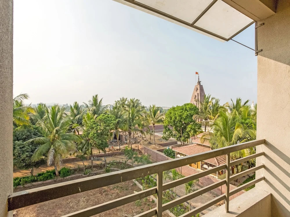 OYO 26116 Food Hub