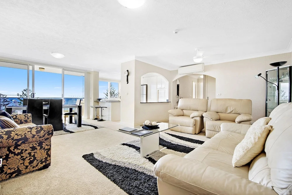 Burleigh Heads Private 2 Bed Ocean View