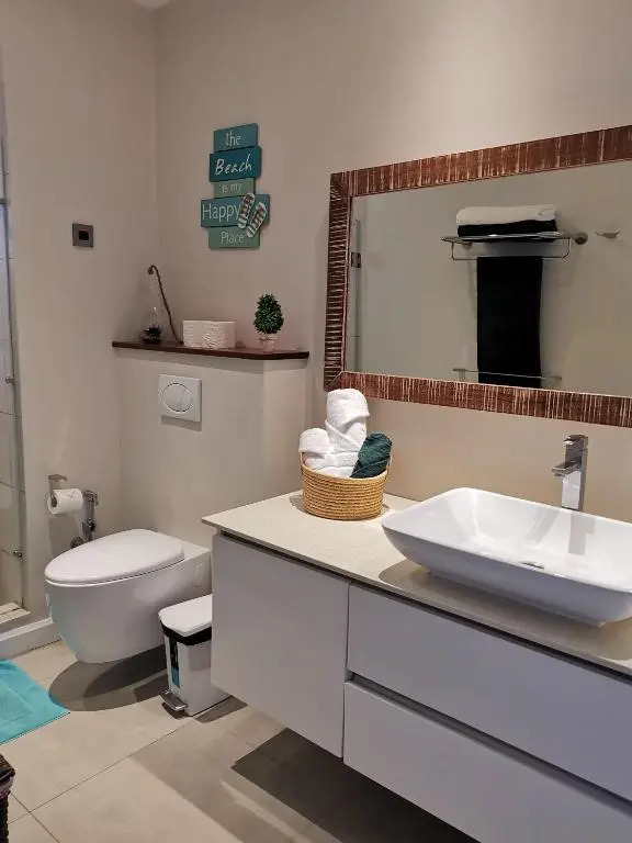 PEREYBERE -Charming 2 bedrooms apartment- WITH POOL - BEACHCOVE Apartments, North Living, APT 8