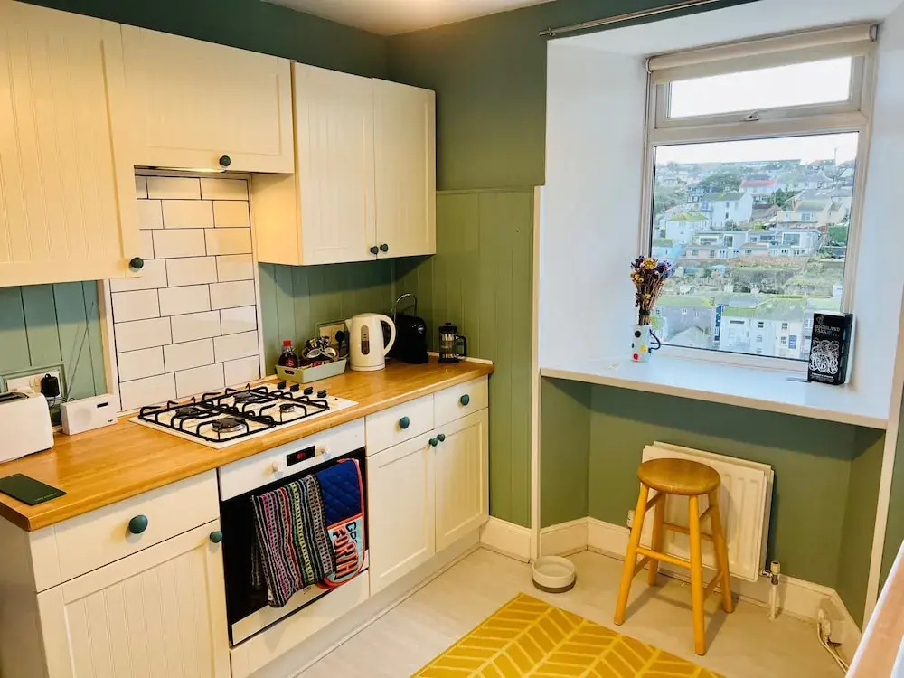 Dog Friendly Brixham Cottage, 3 Minutes to Harbour