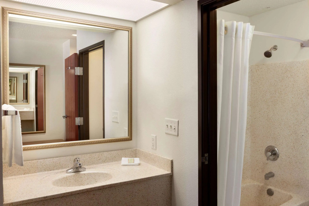 Super 8 by Wyndham Garland Rowlett East Dallas Area