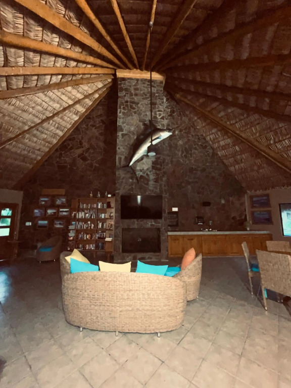 Cabos Hidden Gem Medano Beach -Marina Sol LRG 2 Bed 2 mins to Beach, Downtown & Marina