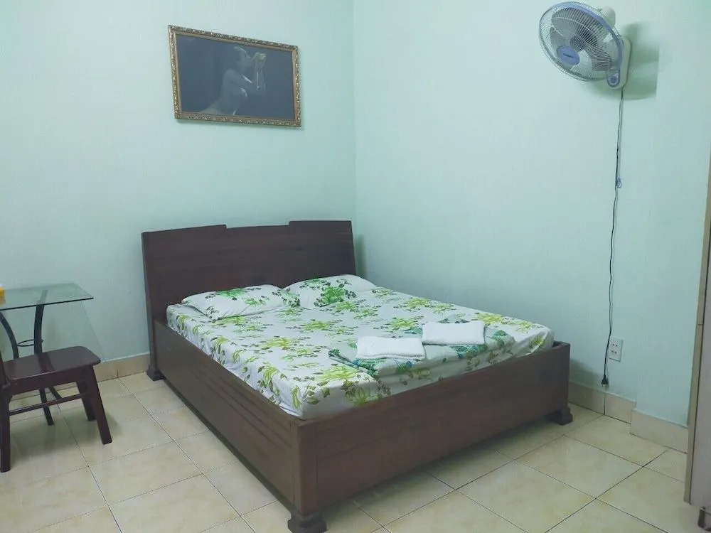 OYO 752 Mat Troi Vang