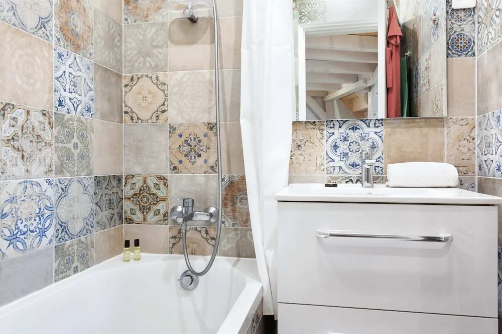 Large Studio in the Heart of Paris, for 4 People
