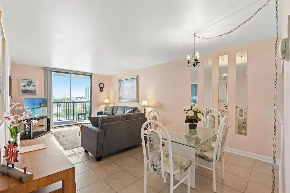 Holiday Towers by Elliott Beach Rentals