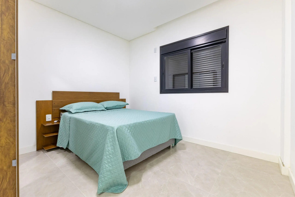Apartamento em Condomínio com Piscina Pertinho do Mar